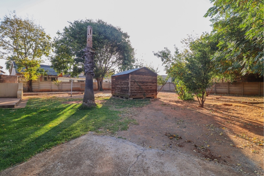 To Let 3 Bedroom Property for Rent in La Hoff North West